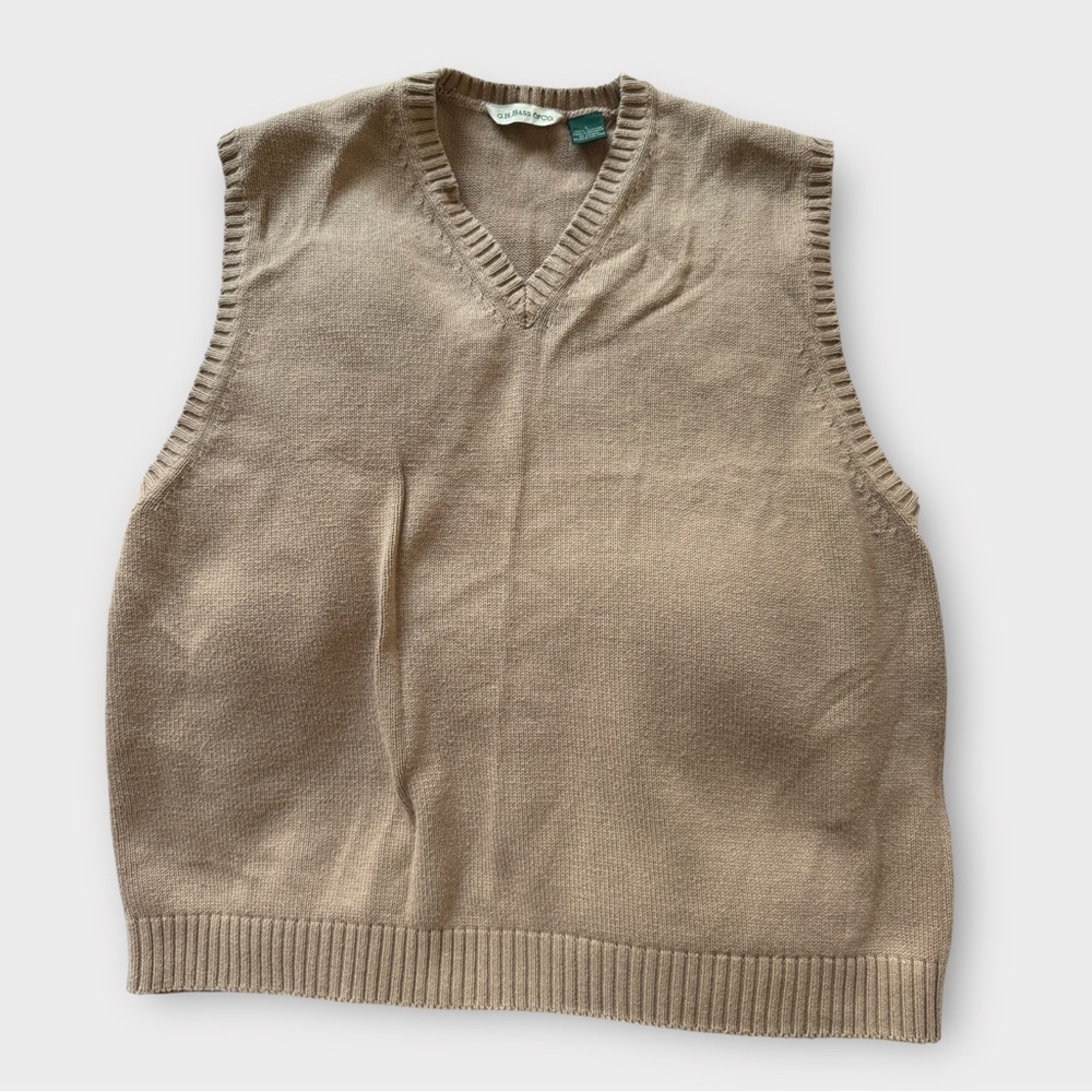 G.H. Bass & Co. Men's Beige V-Neck Sweater Vest